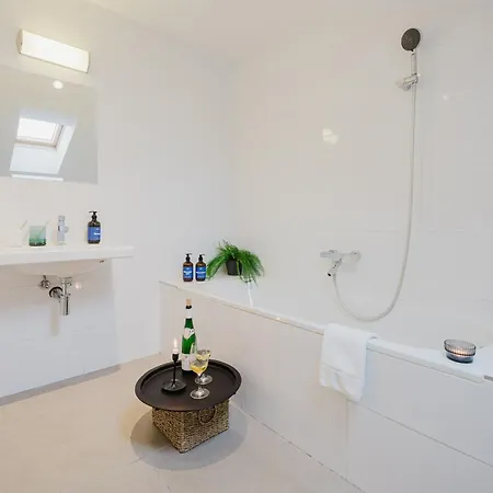 Days - Attic Loft - Work Space - Private Parking Apartment Prague