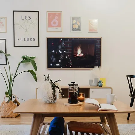 Days - Funky - Netflix - Center Apartment *