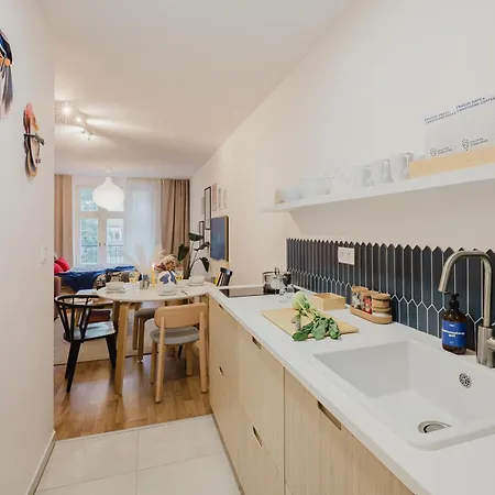Days - Funky - Netflix - Center Apartment *