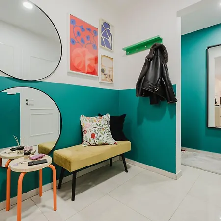 Days - Funky - Netflix - Center Apartment