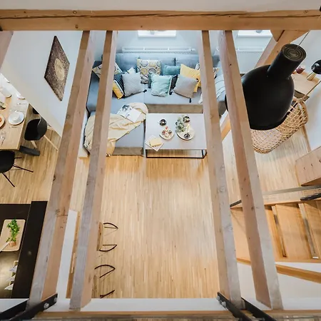 Apartment Days - Attic Loft - Work Space - Private Parking *