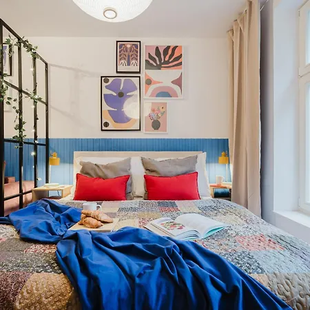 Days - Funky - Netflix - Center Apartment Prague
