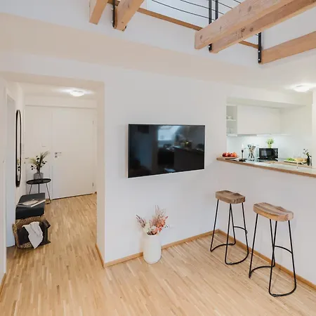 Days - Attic Loft - Work Space - Private Parking *