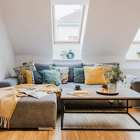 Days - Attic Loft - Work Space - Private Parking