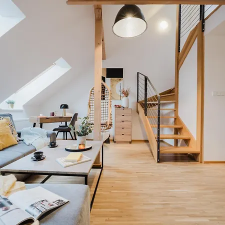Days - Attic Loft - Work Space - Private Parking Apartment