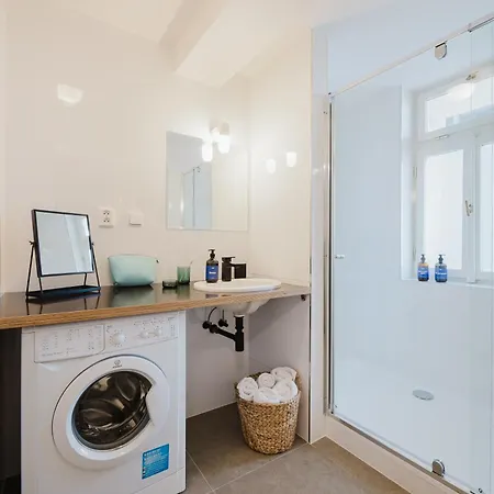 Apartment Days - Attic Loft - Work Space - Private Parking Prague