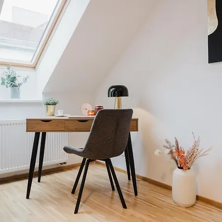 Days - Attic Loft - Work Space - Private Parking Prague