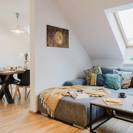 Apartment Days - Attic Loft - Work Space - Private Parking
