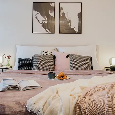 Apartment Days - Attic Loft - Work Space - Private Parking Prague