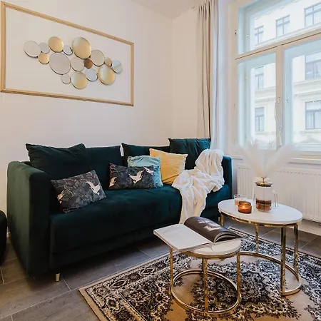 Days - 1bdr - 2tvs - Netflix Prague