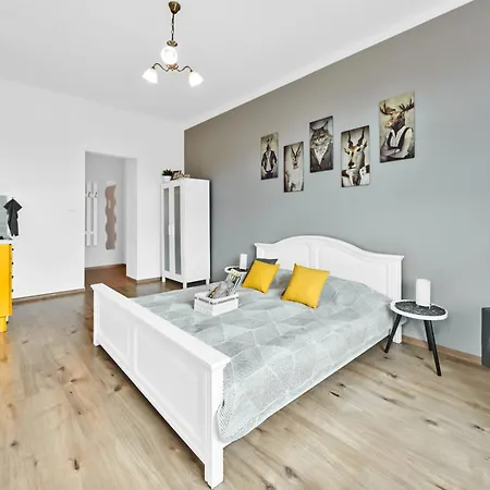 Stylish In Heart Of Zizkov Near Iconic Sites Apartament Praga