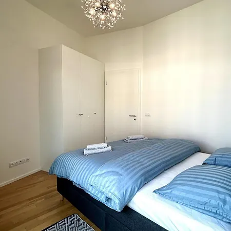Viktoria With Garage & Balcony Apartment