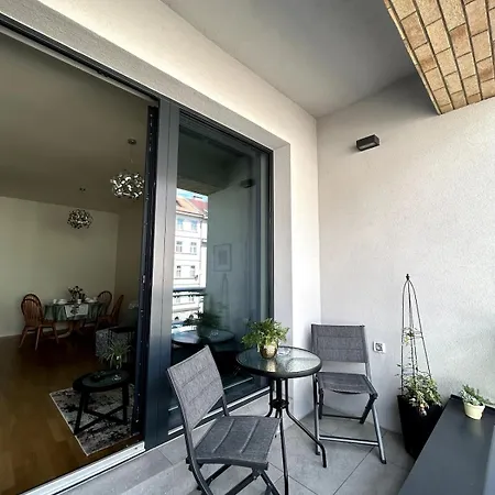 Apartment Viktoria With Garage & Balcony