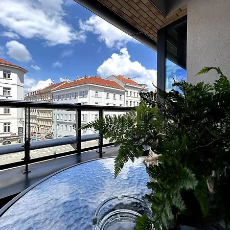Viktoria With Garage & Balcony Apartment *