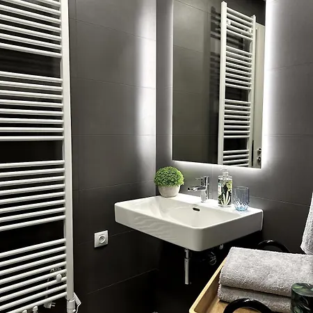 Apartment Viktoria With Garage & Balcony Prague