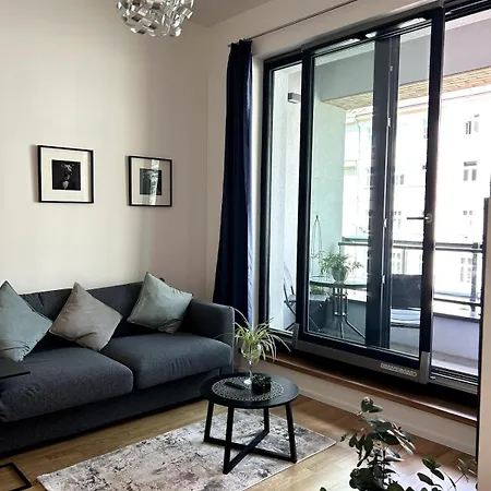 Viktoria With Garage & Balcony Apartment