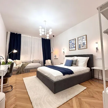 National Theatre With 2 Bathrooms Center Apartment