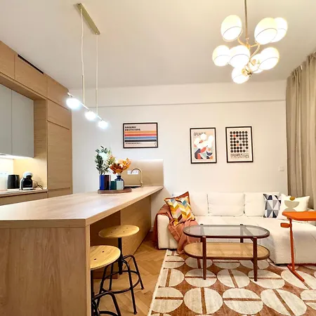 National Theatre With 2 Bathrooms Center Apartment