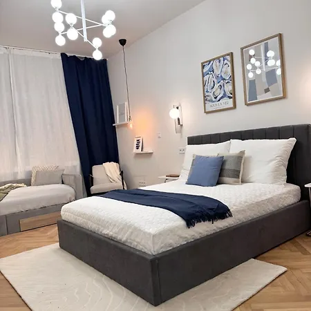 National Theatre With 2 Bathrooms Center Apartment