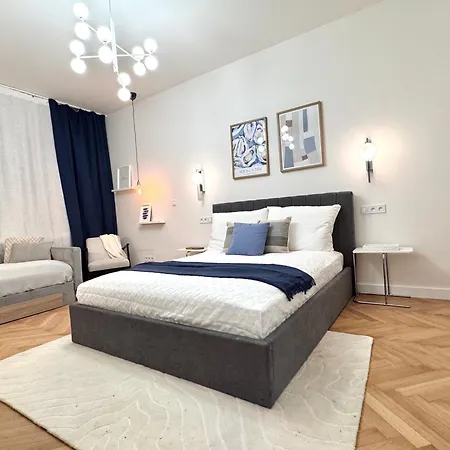 National Theatre With 2 Bathrooms Center Apartment