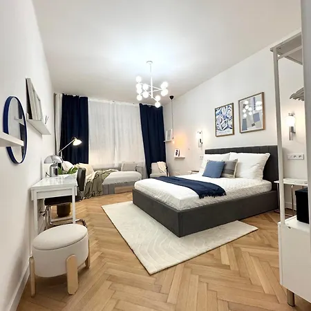 National Theatre With 2 Bathrooms Center Apartment