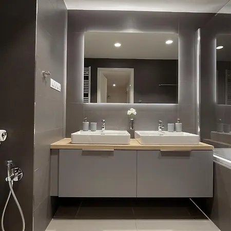 Modern Stylish With Private Garage Prague