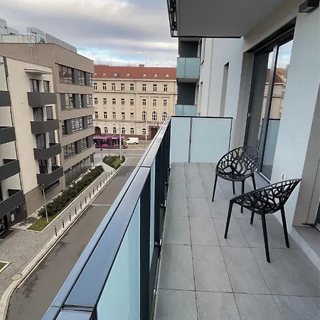 Modern Stylish With Private Garage Apartment