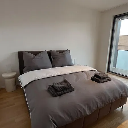 Apartment Modern Stylish With Private Garage *