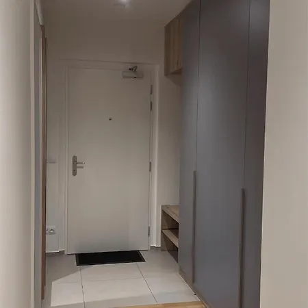 Apartment Modern Stylish With Private Garage *