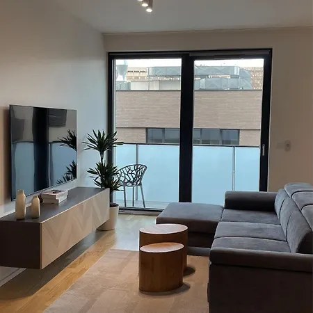 Modern Stylish With Private Garage *
