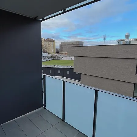 Apartment Modern Stylish With Private Garage *