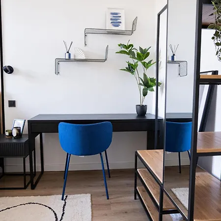 10 Minutes Charles Bridge Modern Apartment, Apartment Prague