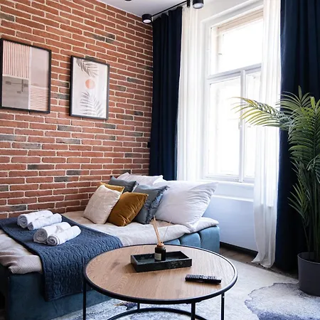 10 Minutes Charles Bridge Modern Apartment, Apartment