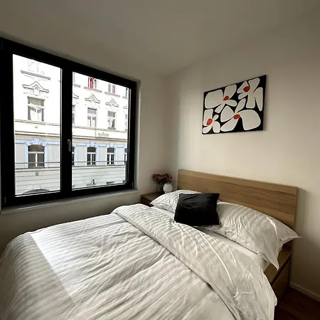 Apartment With Garage & Terrace Prague