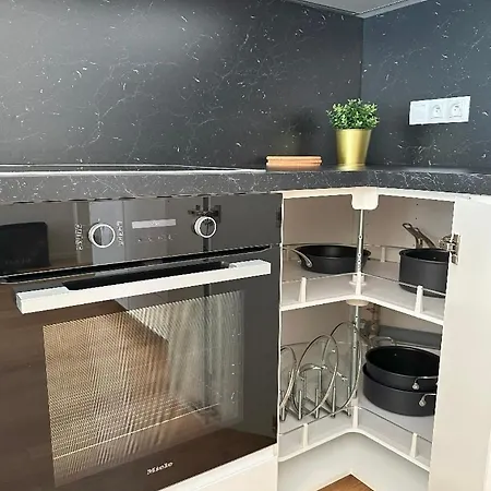 Apartment With Garage & Terrace Prague