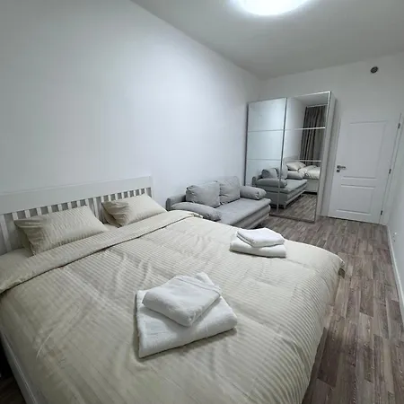 Modern, Comfortable Near The Metro Apartment *