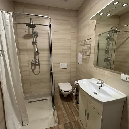 Modern, Comfortable Near The Metro