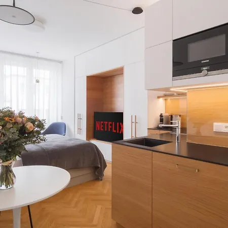 Days - Luxury In Hip Area - 