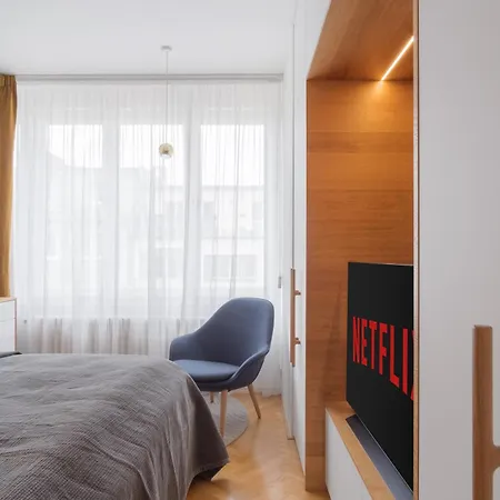 Days - Luxury In Hip Area - 