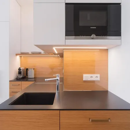 Days - Luxury In Hip Area - 
