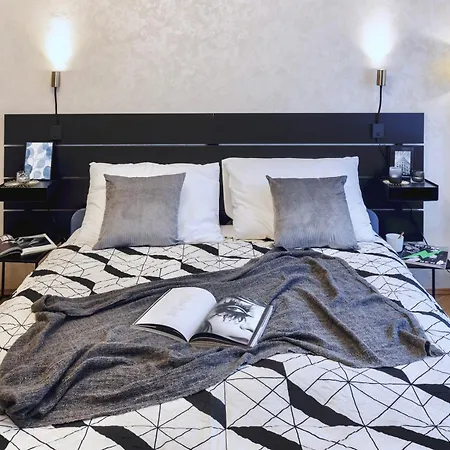 Days - Wenceslas Square Apartment *