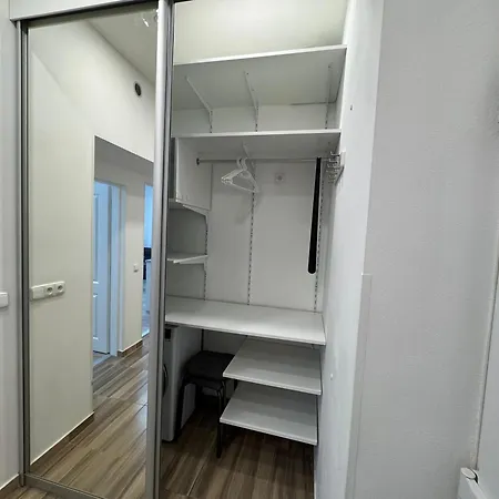 Modern, Comfortable Near The Metro * Prague