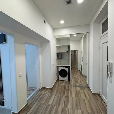 Modern, Comfortable Near The Metro * Prague