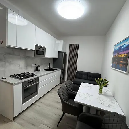 Modern, Comfortable Near The Metro Prague