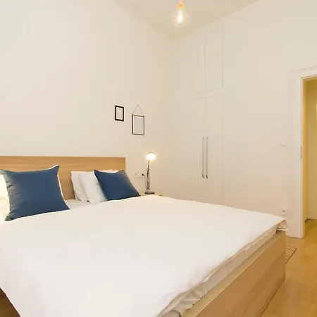Apartment Modern With Garden Prague