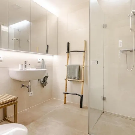 Apartment Modern With Garden *
