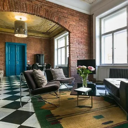 Old Town Apartment *