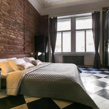 Old Town Apartment *