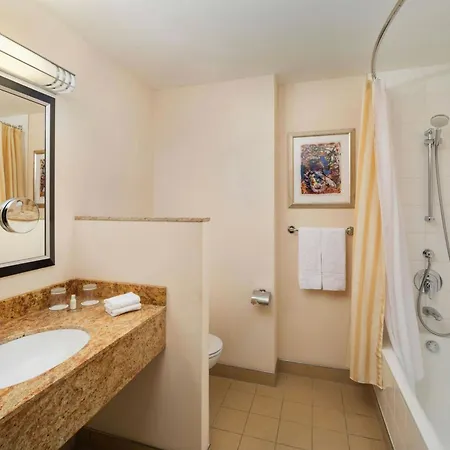 Courtyard By Marriott City Szálloda Prága