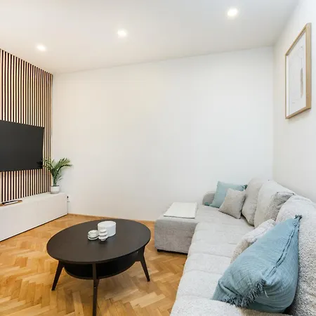 Stylish By Vysehrad Apartment Prague